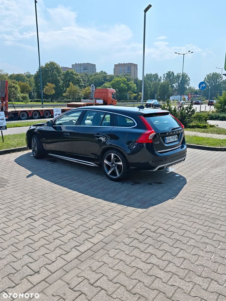 Volvo V60 D6 AWD Plug-in Hybrid R-Design Summum - 6