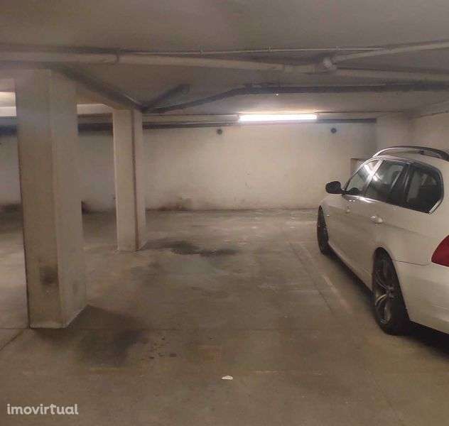 Vende-se lugar de garagem (Lugar S) em cave de edifício. - Grande imagem: 2/4