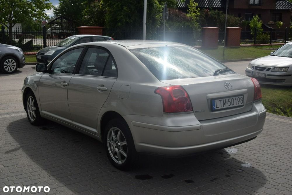 Toyota Avensis - 8