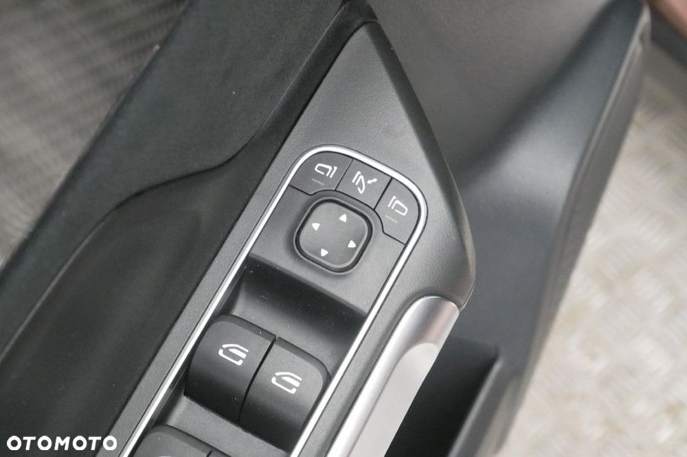 Mercedes-Benz GLB - 28