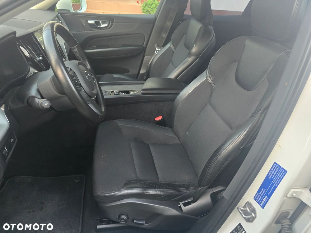 Volvo XC 60 T4 Momentum Pro - 11