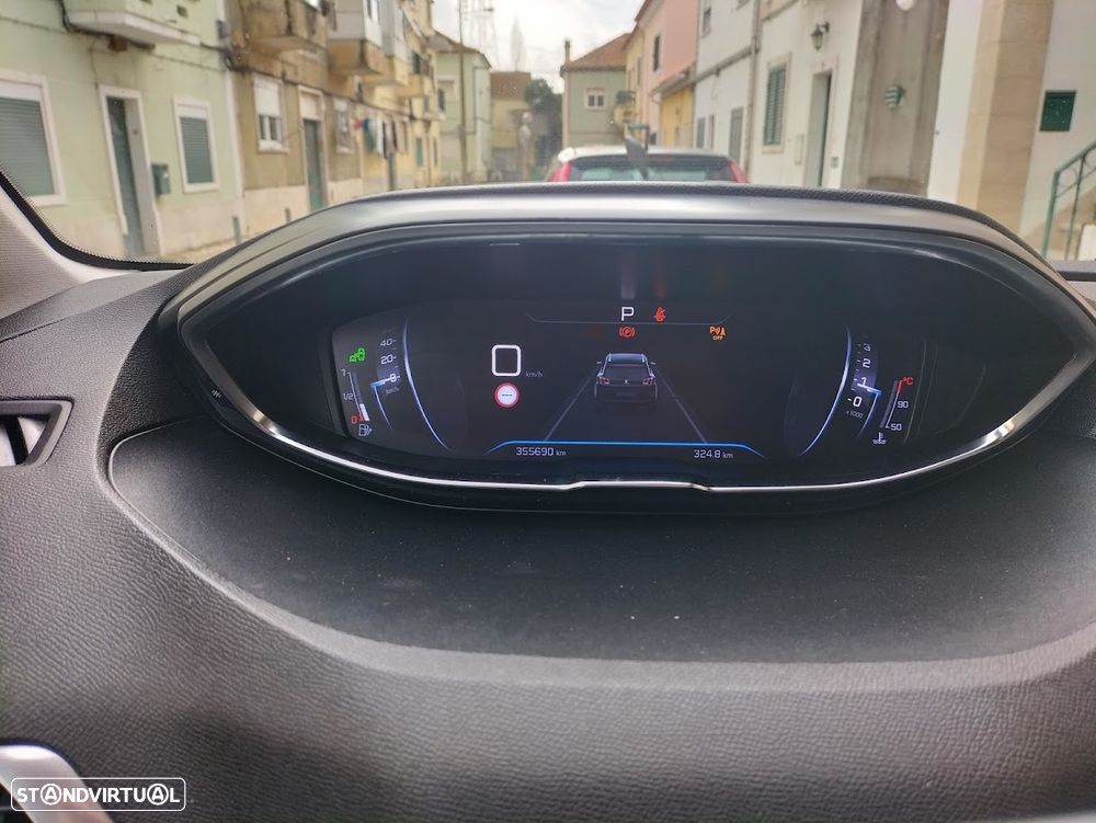 Peugeot 5008 1.5 BlueHDi Allure EAT8 - 5