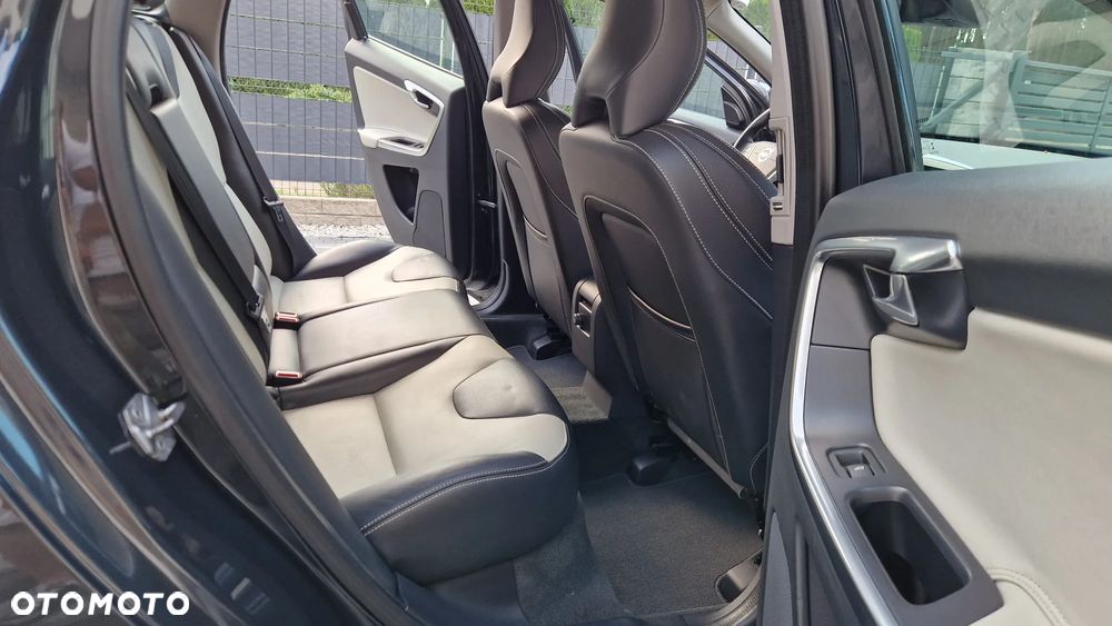 Volvo XC 60 D5 AWD Summum - 20