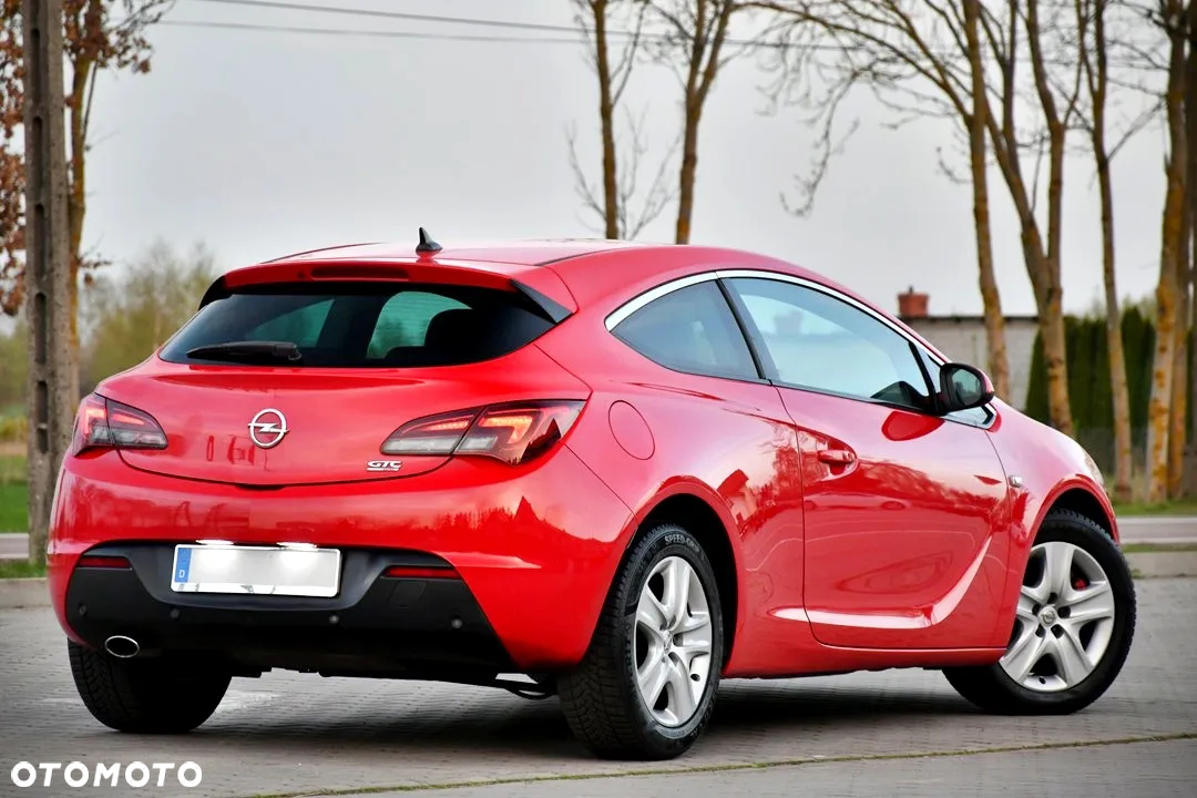 Opel Astra III GTC 1.6 T Cosmo - 16