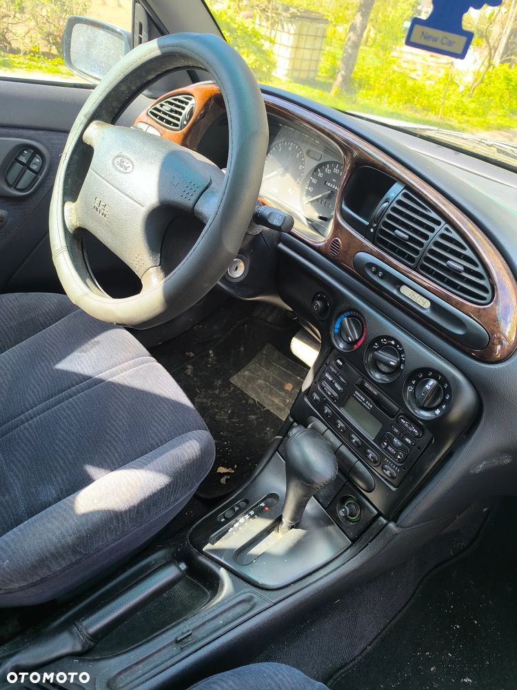 Ford Mondeo 2.0 Ghia - 8