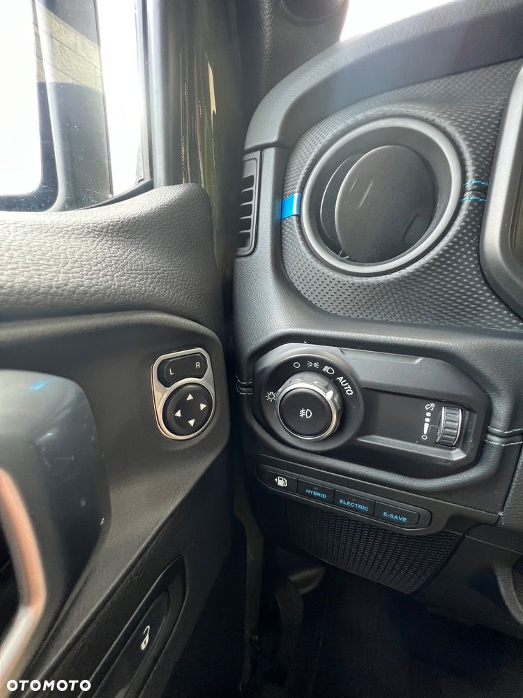 Jeep Wrangler - 26