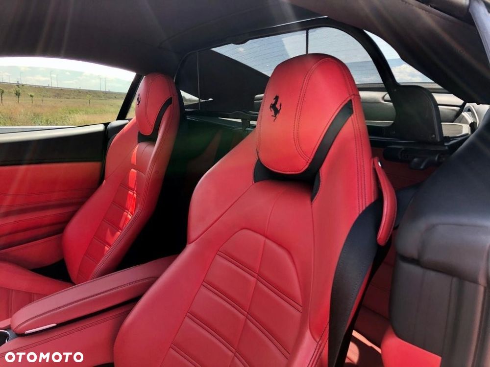 Ferrari California T - 32