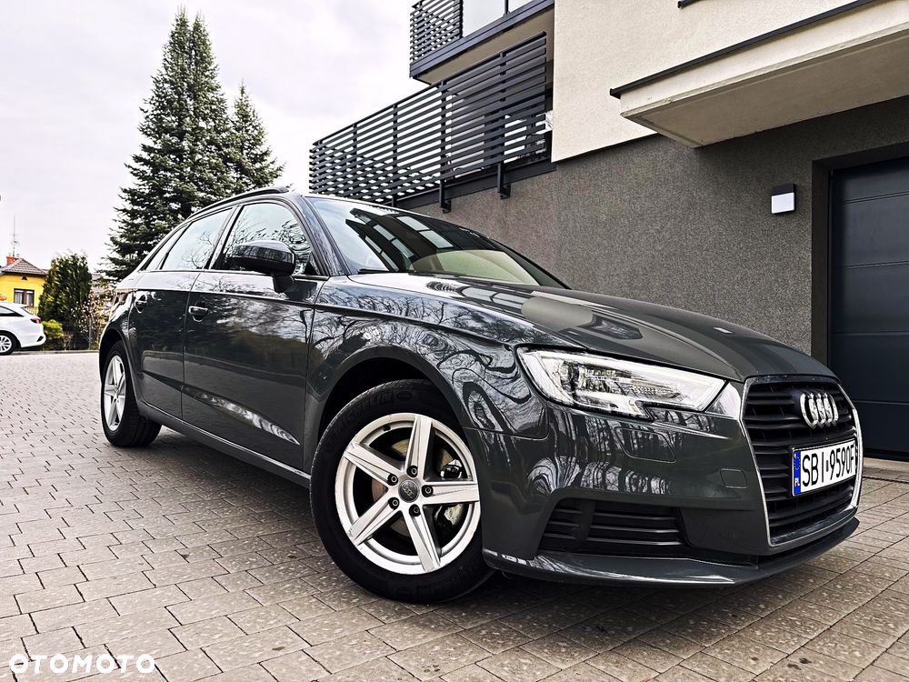 Audi A3 Sportback 1.6 TDI design - 11