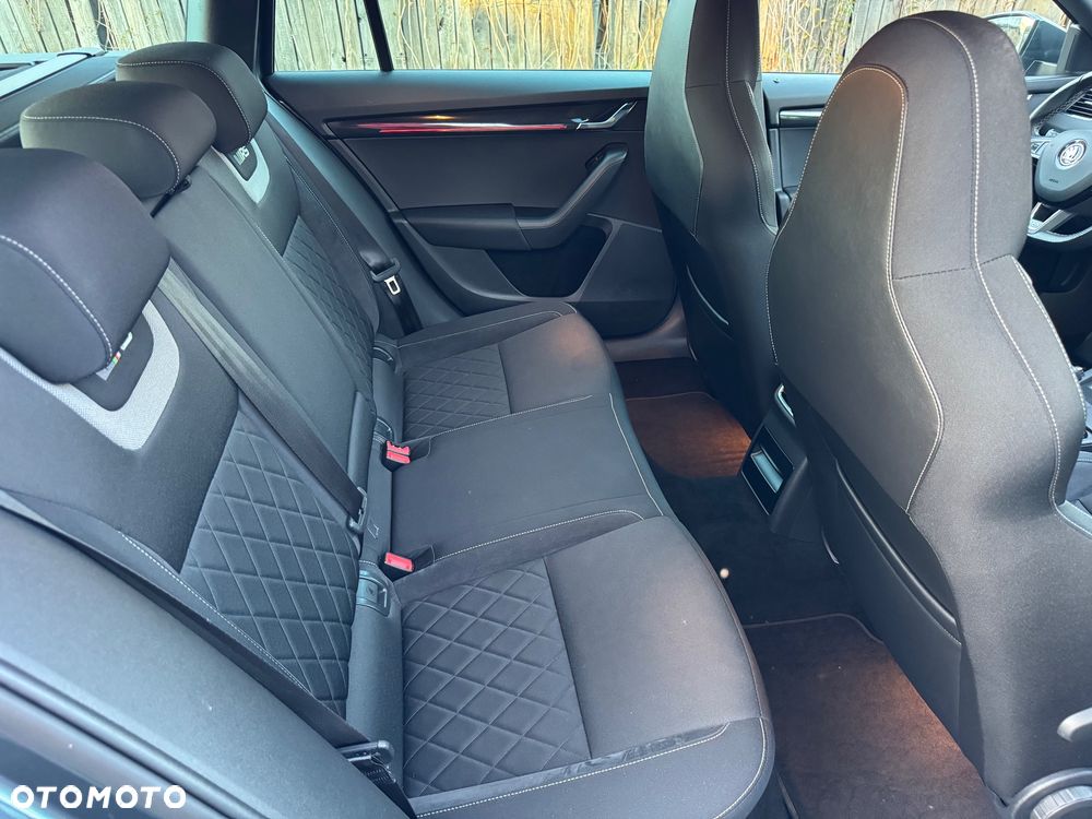 Skoda Octavia 2.0 TDI DSG RS - 14