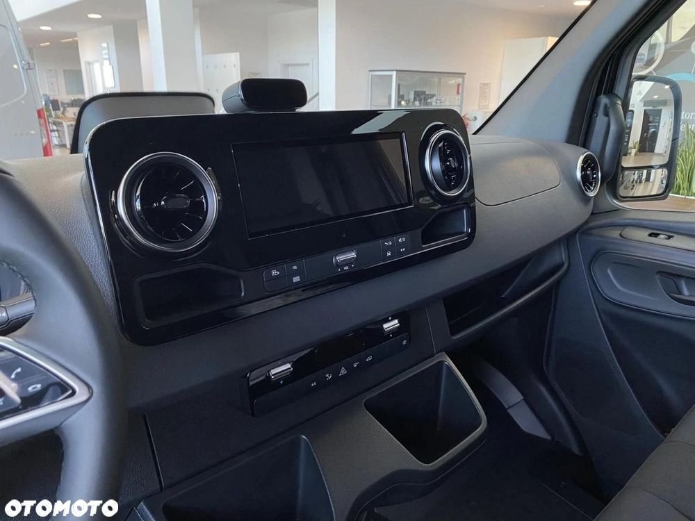 Mercedes-Benz Sprinter - 14