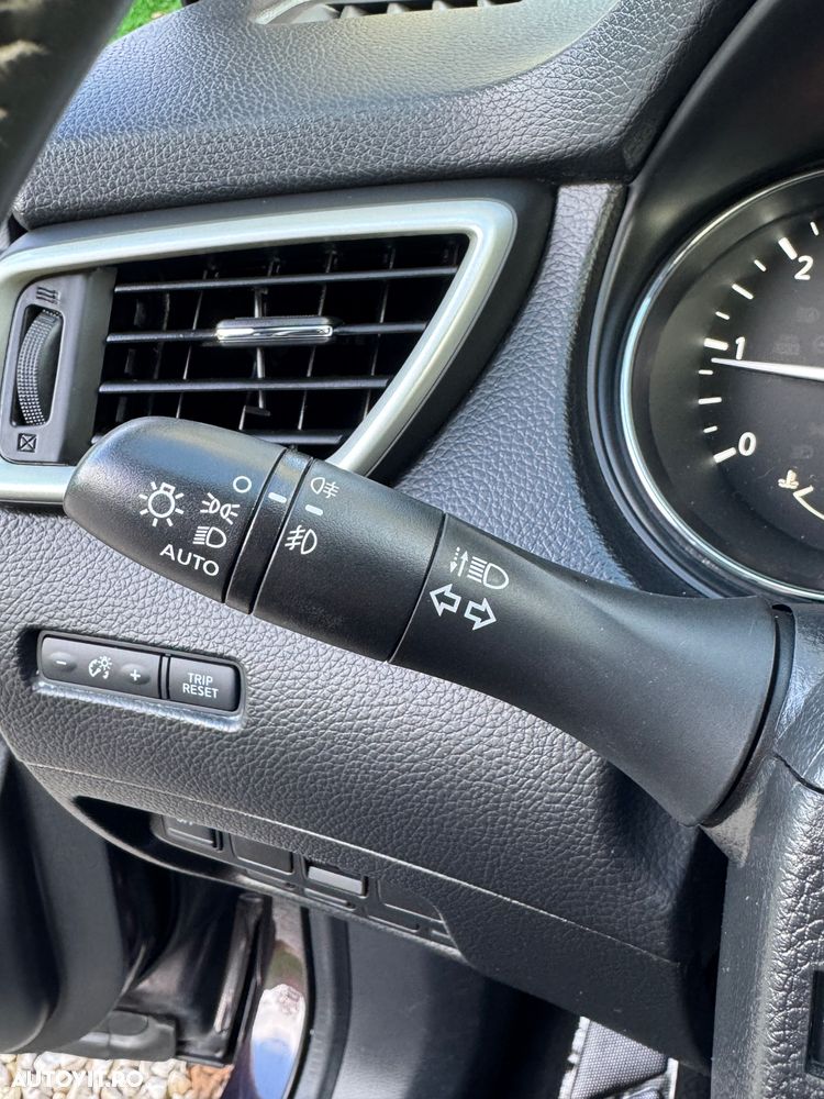 Nissan Qashqai 1.6 DCI N-Connecta - 17