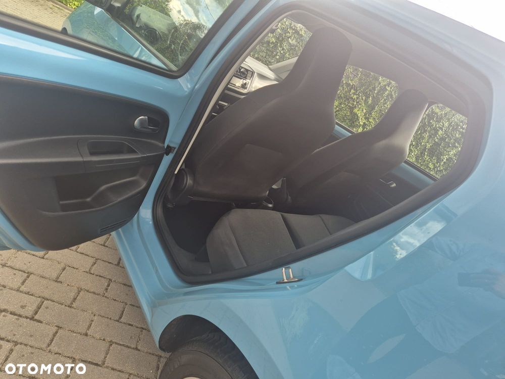 Volkswagen up! 1.0 Beats - 13