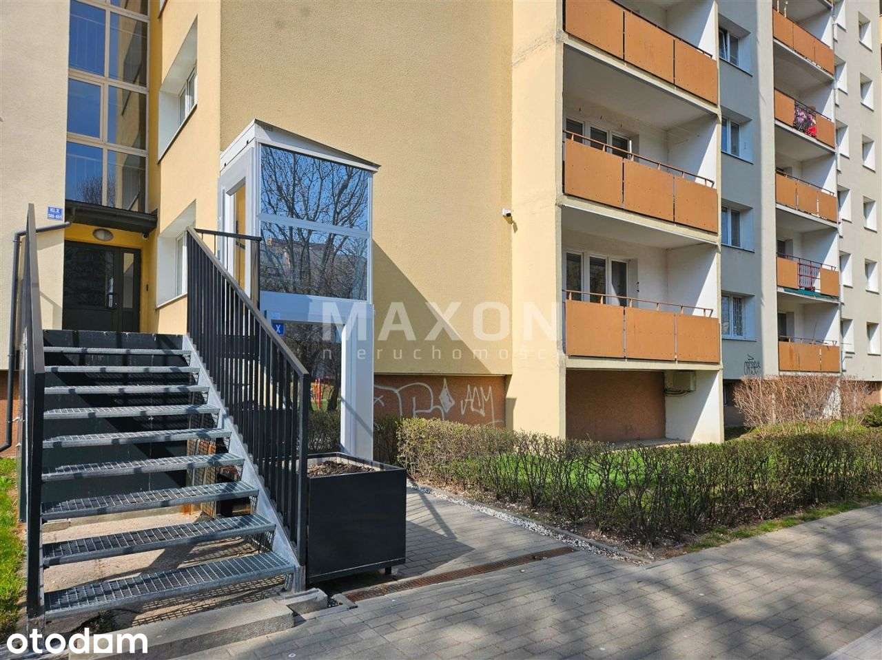 2 pokoje | metro | balkon