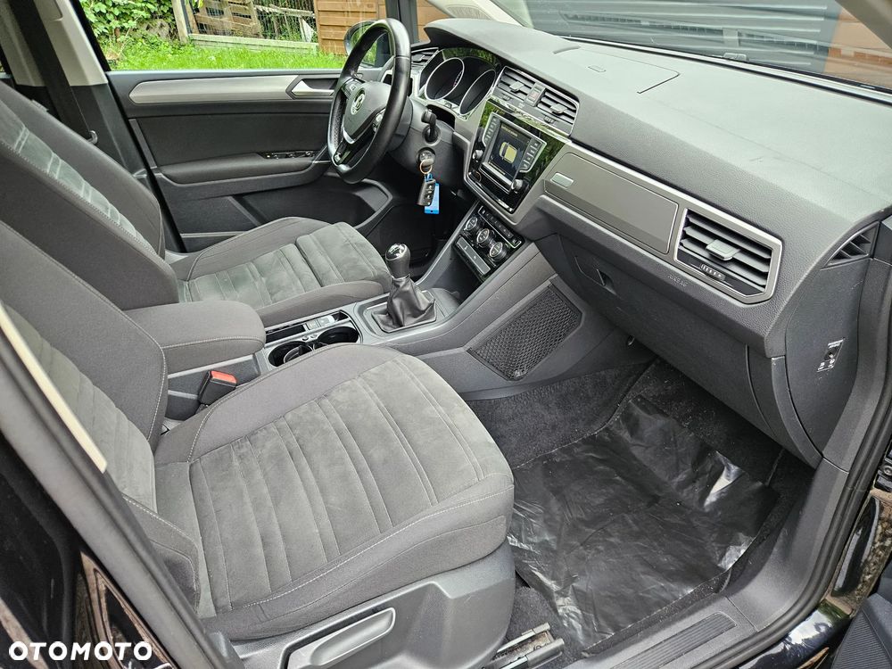 Volkswagen Touran 2.0 TDI SCR Comfortline - 9