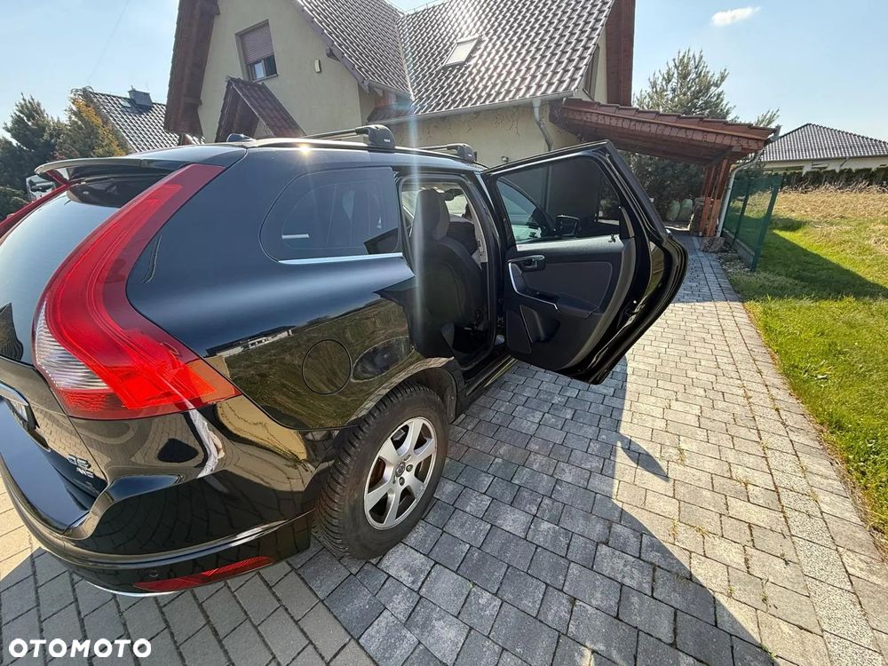 Volvo XC 60 D5 AWD Momentum - 4