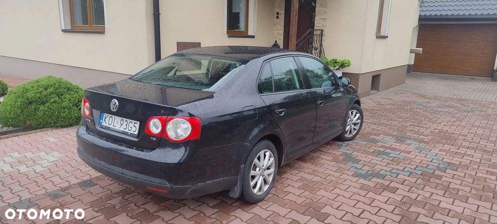 Volkswagen Jetta 1.6 TDI Comfortline - 9