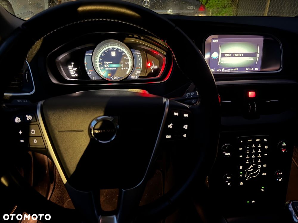 Volvo V40 - 25