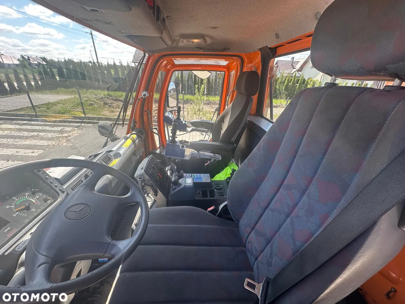 Mercedes-Benz UNIMOG - 9