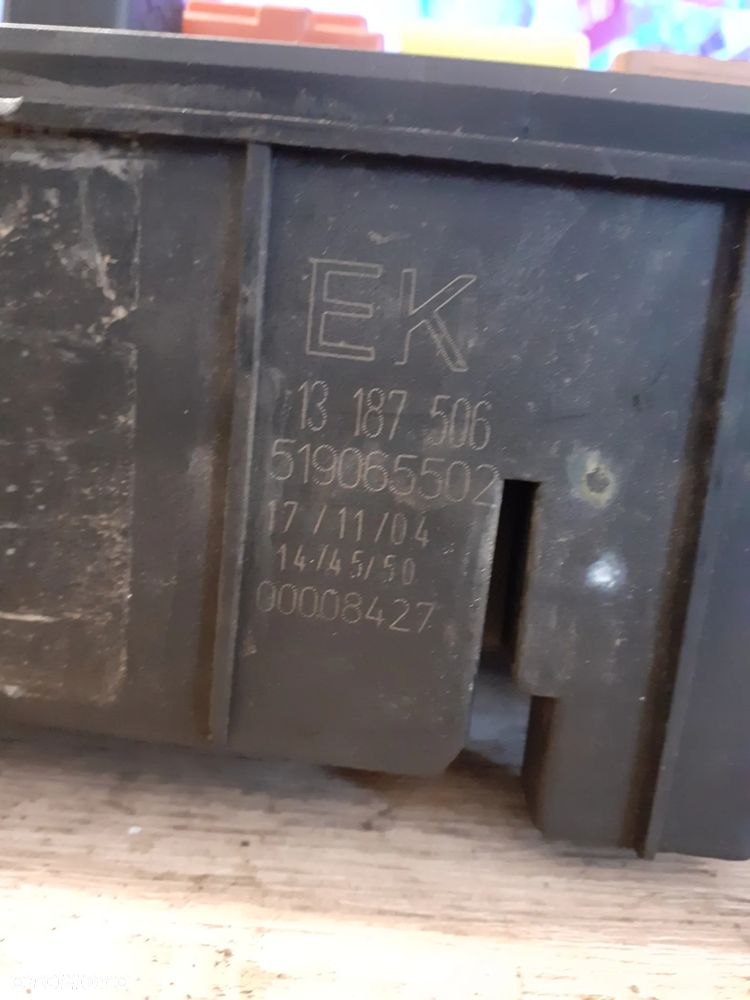 Sterownik MODUŁ BSI SKRZYNKA BEZPIECZNIKOW OPEL VECTRA C - 1