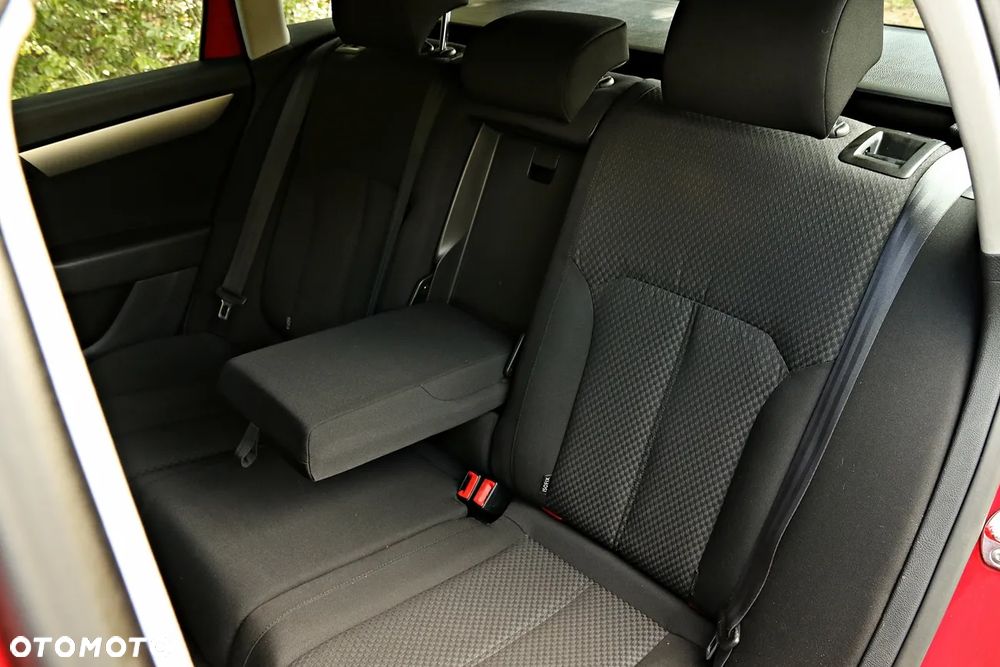 Volkswagen Passat Variant 1.6 TDI BlueMotion Technology Highline - 9