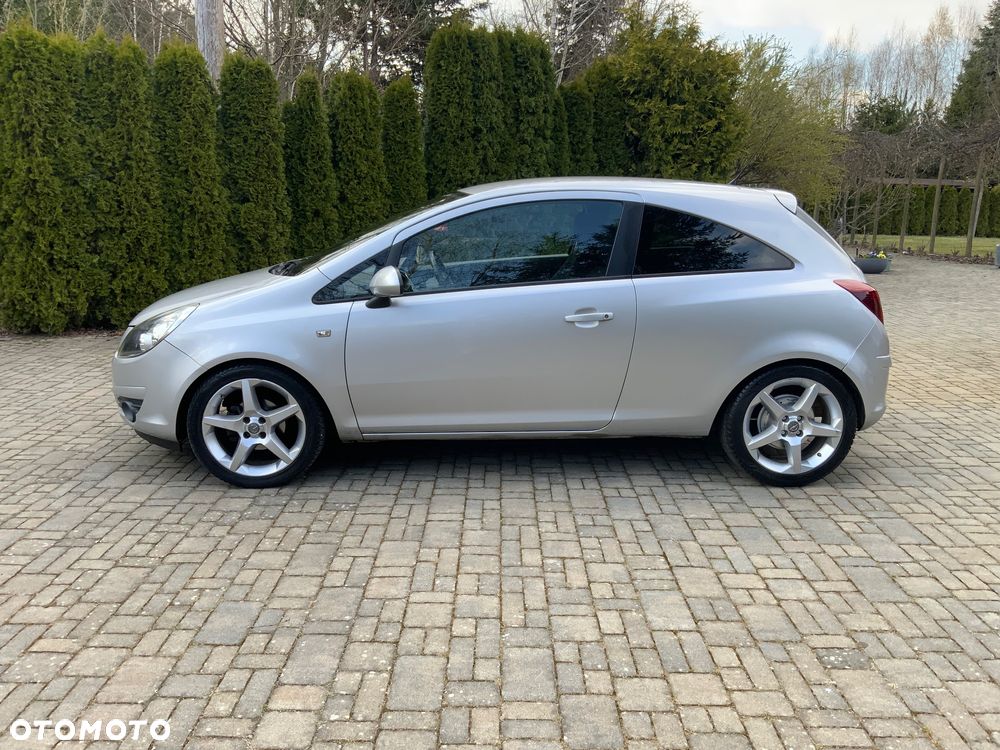 Opel Corsa 1.4 16V Cosmo - 8