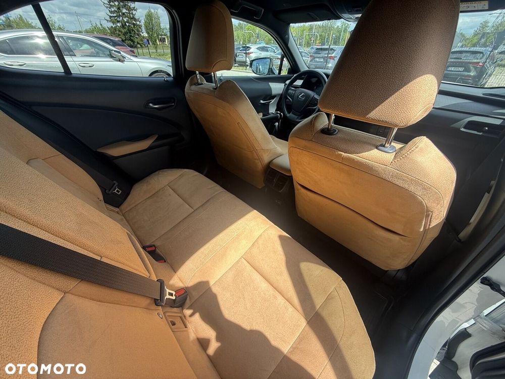 Lexus UX - 9