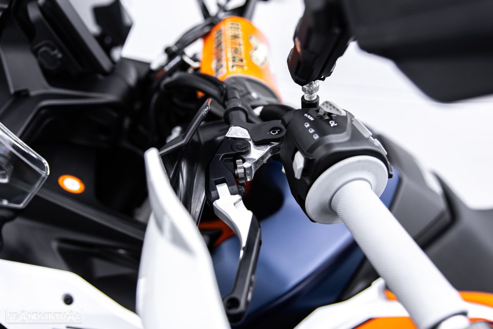 KTM 890 - 10