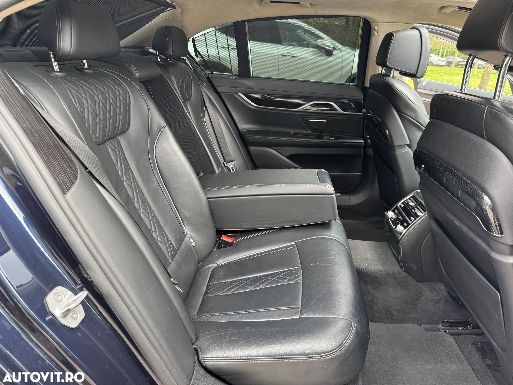 BMW Seria 7 740d xDrive - 29
