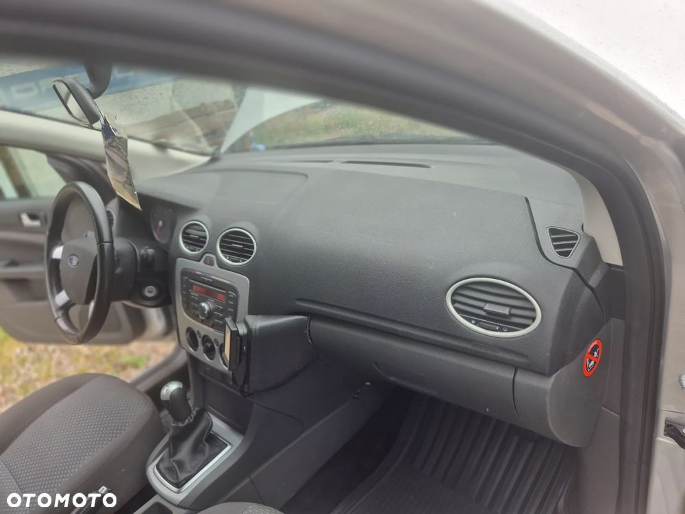 Ford Focus 1.6 16V Ambiente - 9