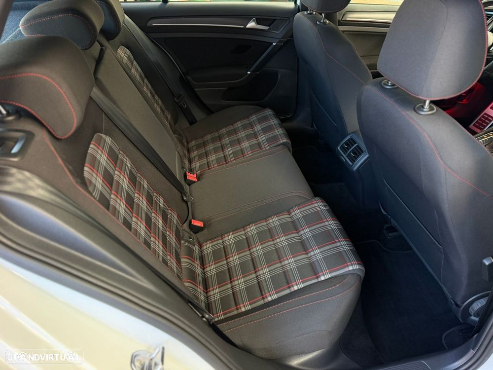 VW Golf 2.0 TSI GTI DSG Performance - 46