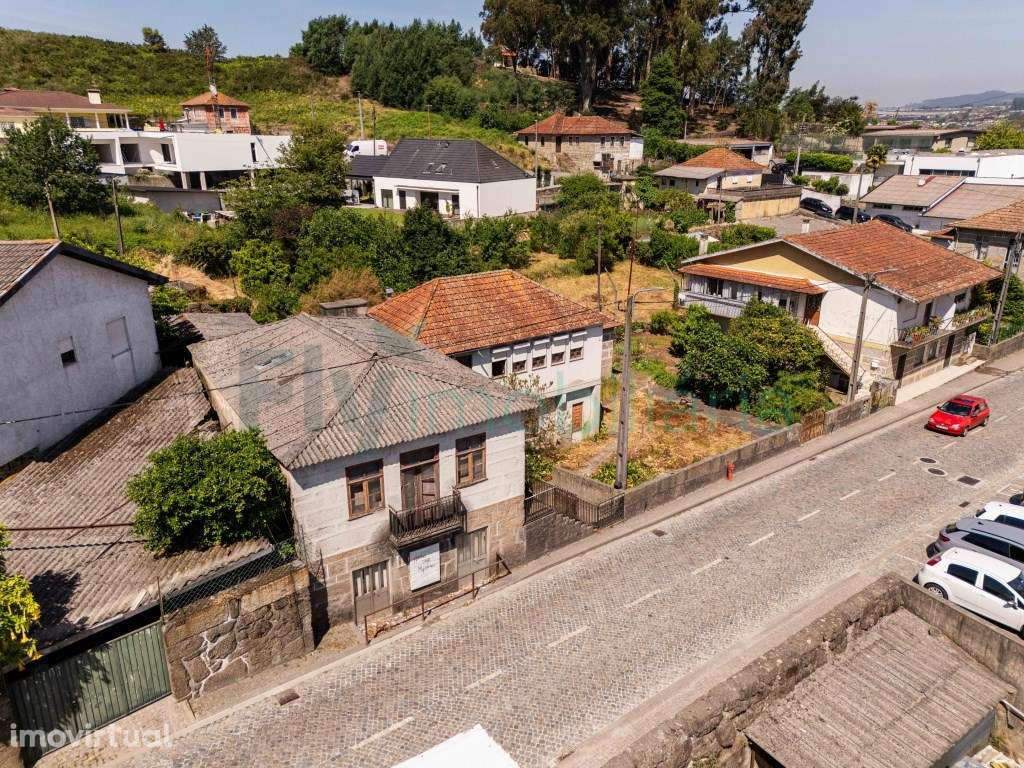 Prédio para Restauro com Terreno de Construção em Vila Nova do Camp... - Grande imagem: 5/19