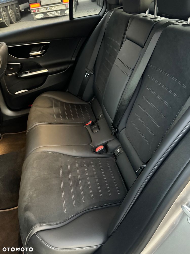 Mercedes-Benz Klasa C 200 mHEV 4-Matic AMG - 16