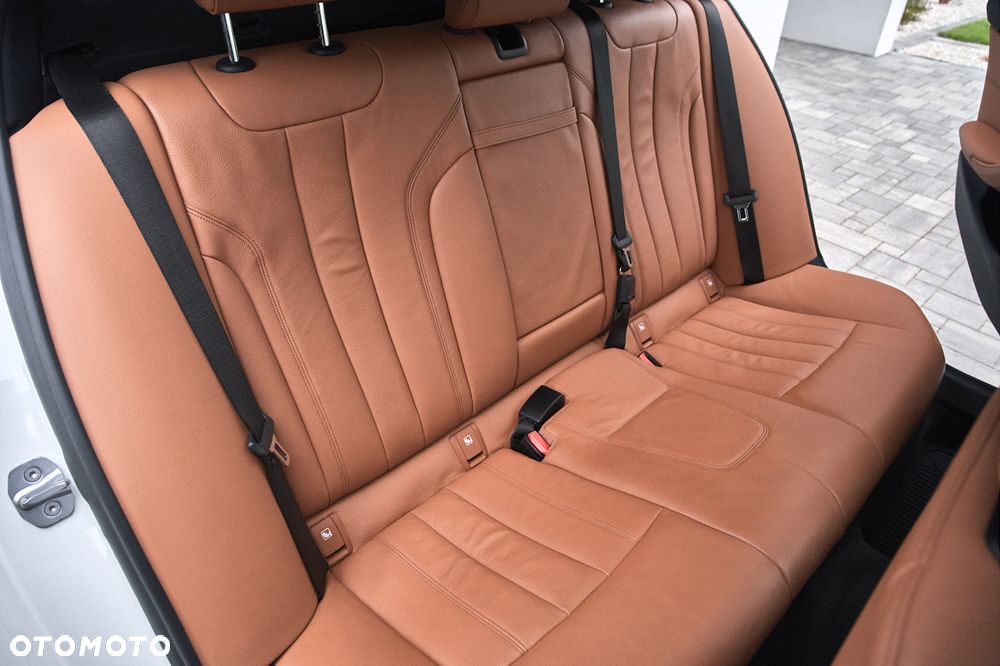 BMW Seria 5 530i xDrive M Sport sport - 24