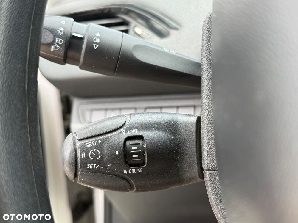 Peugeot 208 PureTech 82 Start & Stop Allure - 14