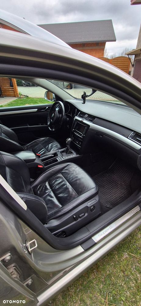 Skoda Superb 2.0 TDI DPF Elegance - 9