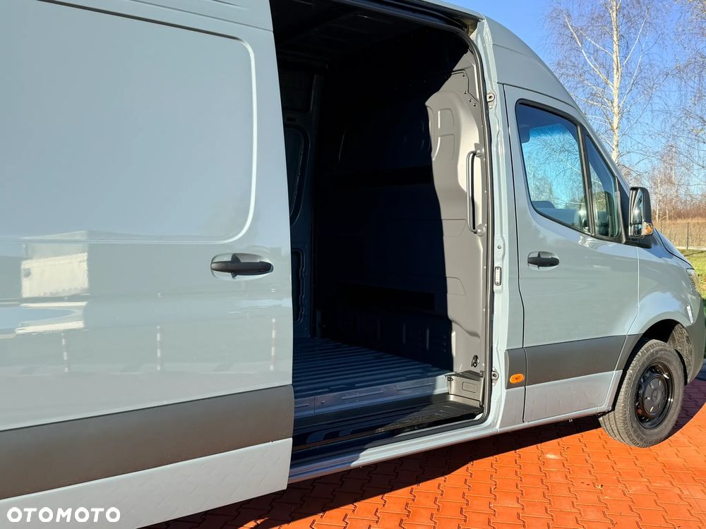 Mercedes-Benz Sprinter - 10