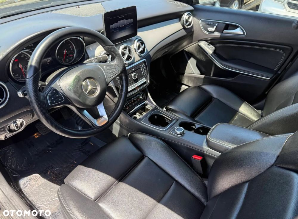 Mercedes-Benz GLA 250 4-Matic AMG Line - 8