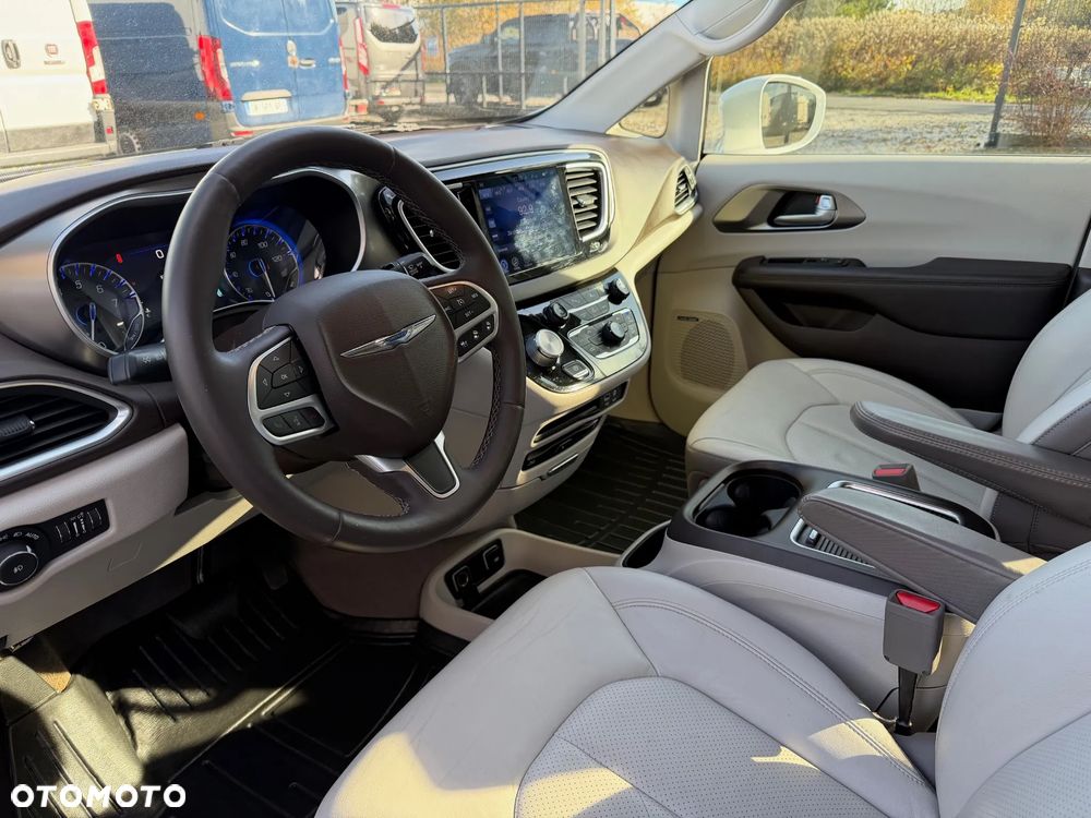Chrysler Pacifica - 8