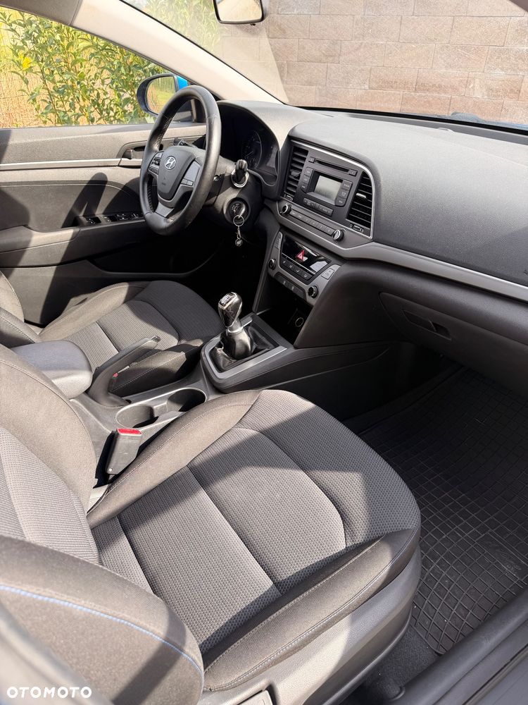 Hyundai Elantra 1.6 CRDi Comfort - 13