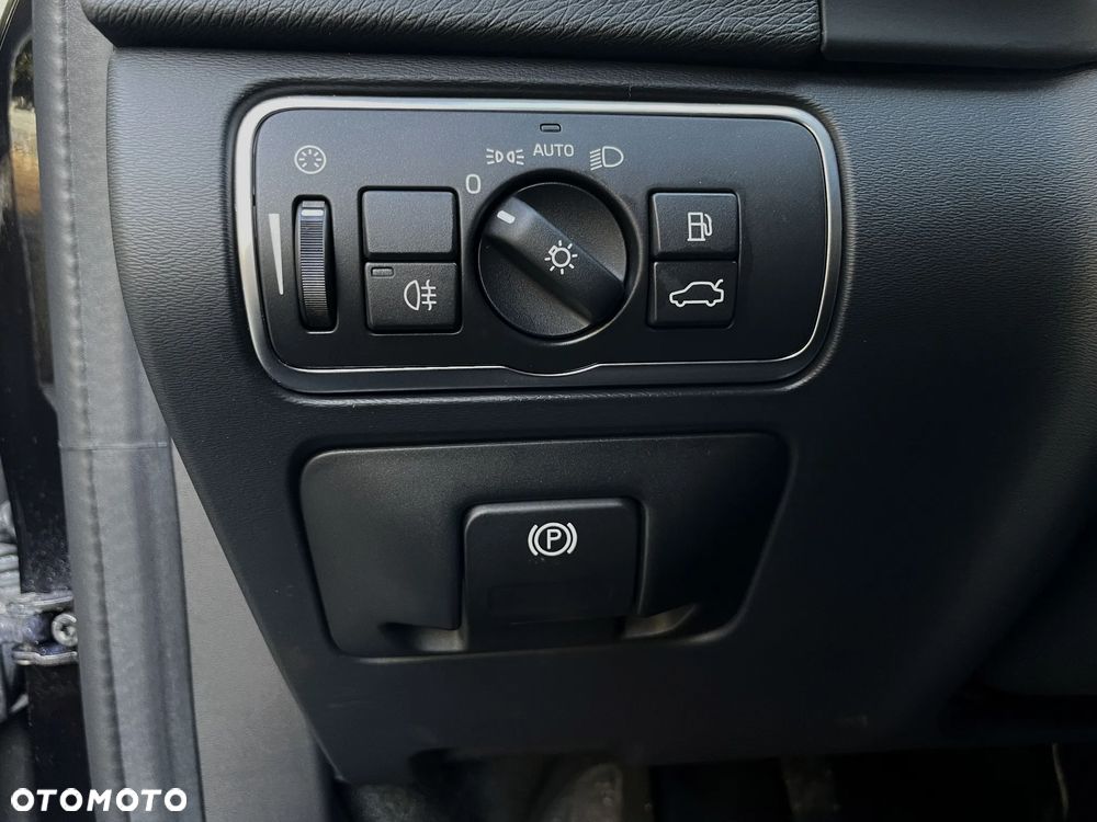 Volvo V60 T3 Summum - 31