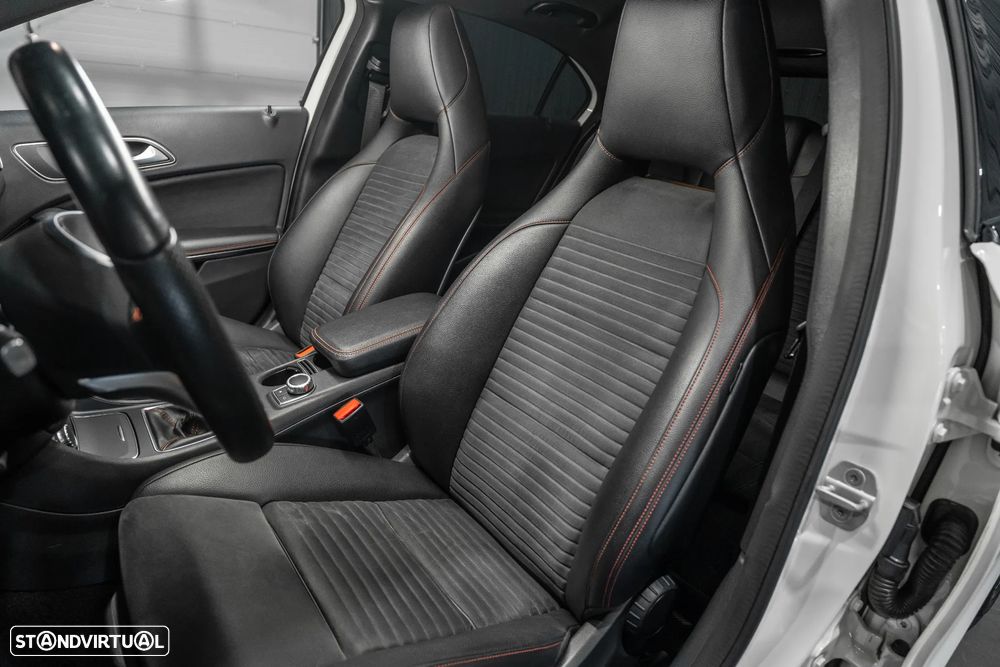 Mercedes-Benz A 180 AMG Line - 24