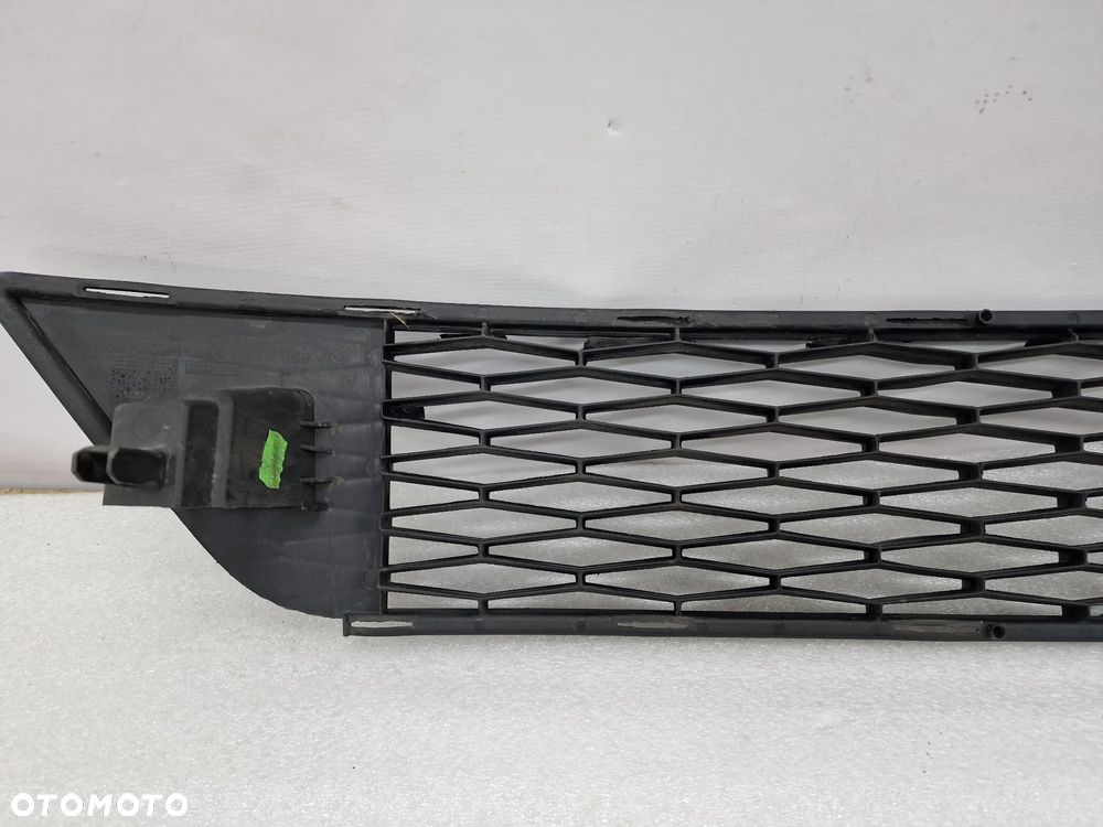 SEAT TOLEDO 4 IV 6JA 11- KRATKA ŚRODKOWA ZDERZAKA PRZEDNIEGO PRZÓD , NR 6JA853677 , NR AUKCJI KR373 - 10