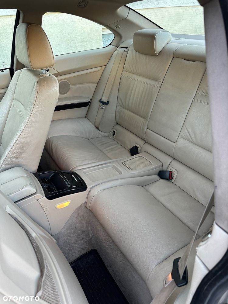 BMW Seria 3 325d - 25