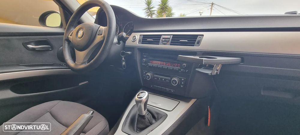 BMW 318 d DPF Touring - 12