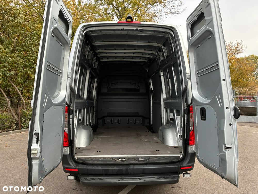 Mercedes-Benz SPRINTER - 26