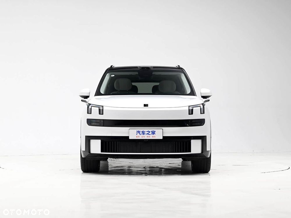 Lynk & Co 900 - 3