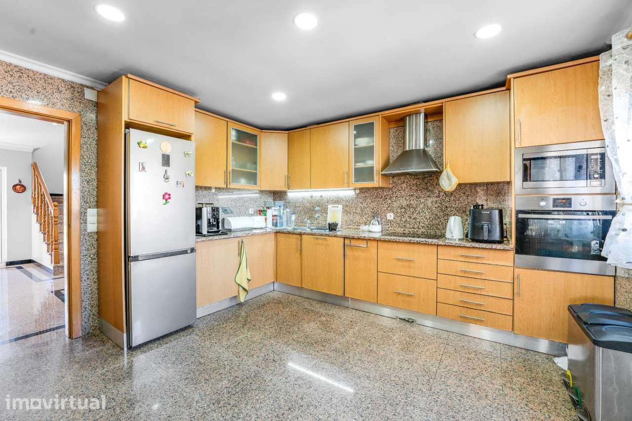 Moradia T6+1 com 4 suites, piscina e cave independente | Loures - Grande imagem: 5/38
