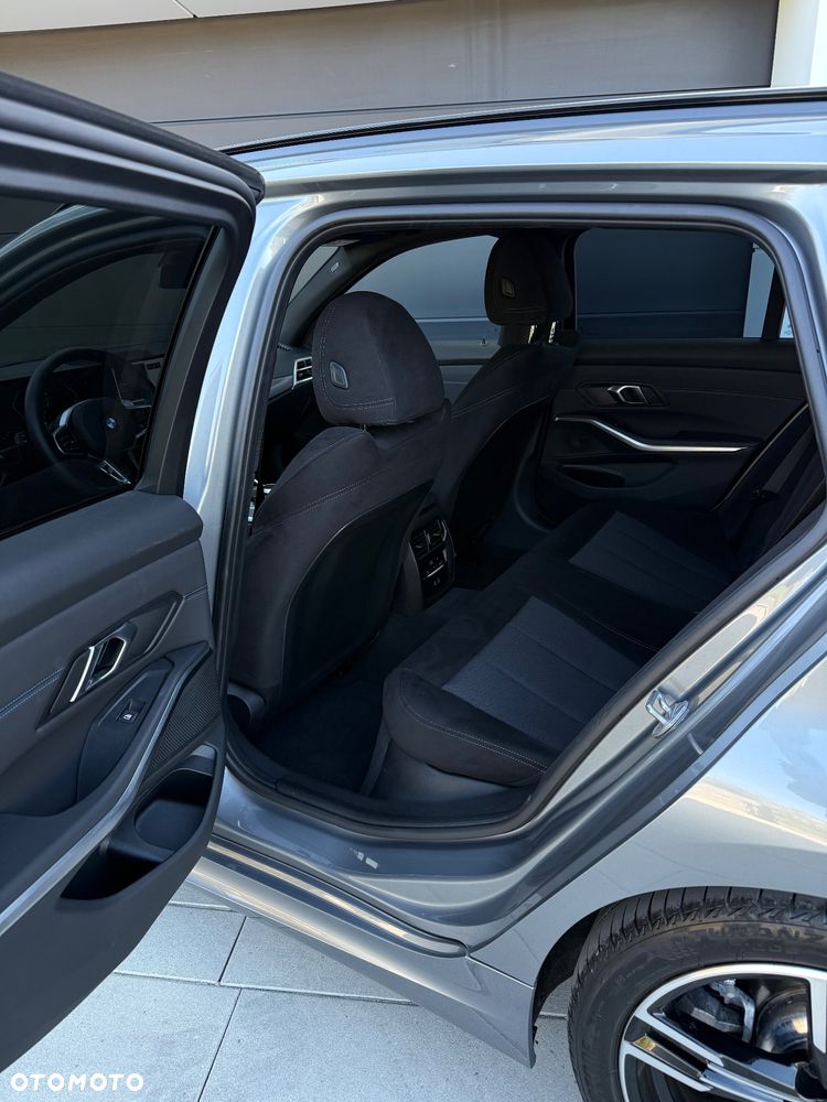 BMW Seria 3 330i xDrive M Sport sport - 33