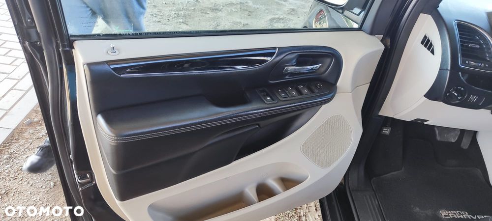 Dodge Grand Caravan - 13
