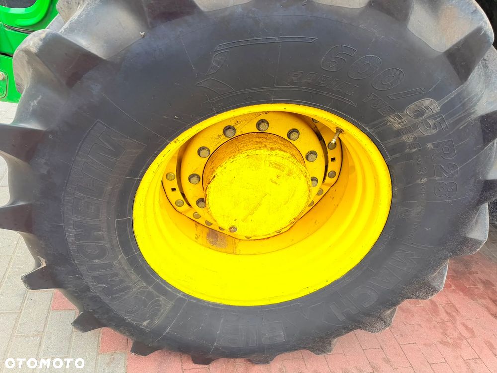 John Deere 8220 - 29